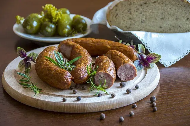 Czy pies może jeść kaszankę? Sprawdź, jakie są zagrożenia zdrowotne