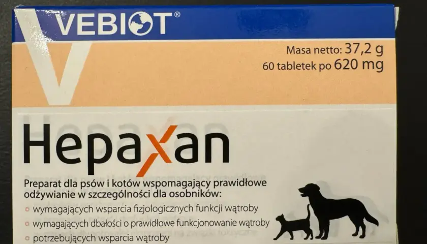 Opakowanie preparatu Hepaxan dla psów i kotów, wspierające wątrobę. Zawiera 60 tabletek.
